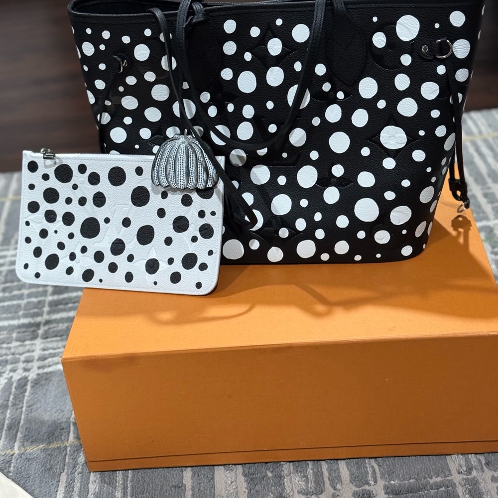 Louis Vuitton Black and White Tote Neverfull Limited Edition. Never Used. - Picture 2 of 10